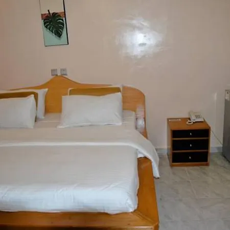 Chateau De Trybze Hotel